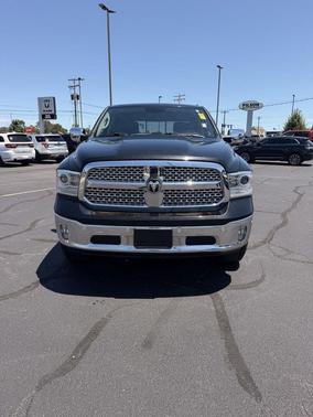 Brilliant Black Crystal Pearlcoat 2017 RAM 1500 Laramie