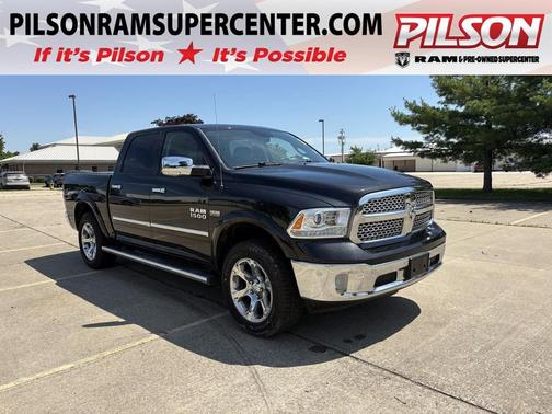 Brilliant Black Crystal Pearlcoat 2017 RAM 1500 Laramie