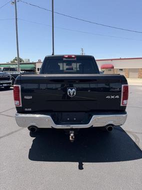 Brilliant Black Crystal Pearlcoat 2017 RAM 1500 Laramie