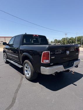 Brilliant Black Crystal Pearlcoat 2017 RAM 1500 Laramie