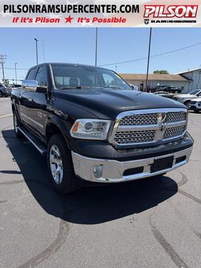 Brilliant Black Crystal Pearlcoat 2017 RAM 1500 Laramie