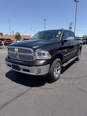 Brilliant Black Crystal Pearlcoat 2017 RAM 1500 Laramie