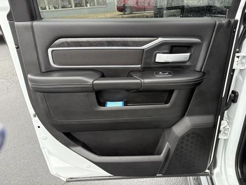 2024 RAM 3500 Big Horn Crew Cab 4x4 8' Box