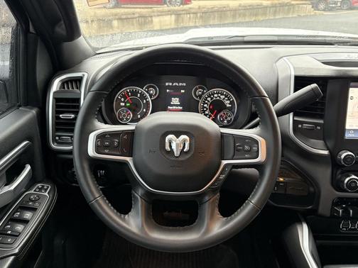 2024 RAM 3500 Big Horn Crew Cab 4x4 8' Box