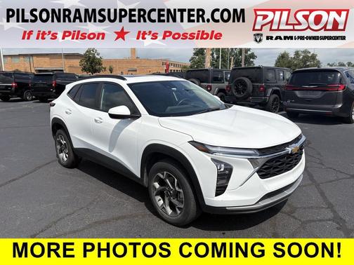 Summit White 2025 Chevrolet Trax LT