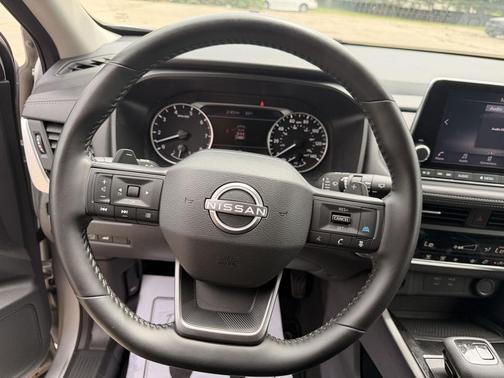 Brilliant Silver Metallic 2025 Nissan Rogue SV