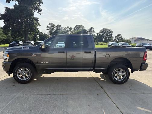 Diamond Black Crystal Pearlcoat 2024 RAM 2500 Laramie Crew Cab 4x4 6'4' Box