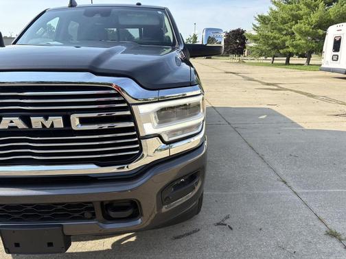 Diamond Black Crystal Pearlcoat 2024 RAM 2500 Laramie Crew Cab 4x4 6'4' Box