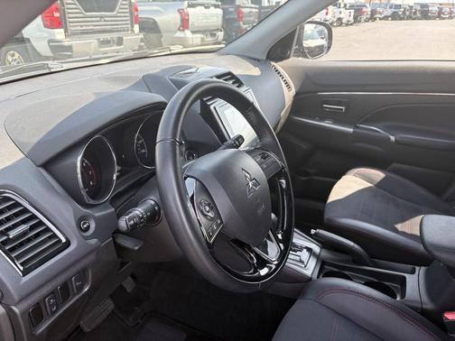 Labrador Black Pearl 2025 Mitsubishi Outlander Sport 2.0 ES