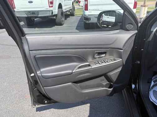 Labrador Black Pearl 2025 Mitsubishi Outlander Sport 2.0 ES
