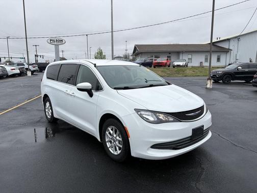 Bright White Clearcoat 2020 Chrysler Voyager LX