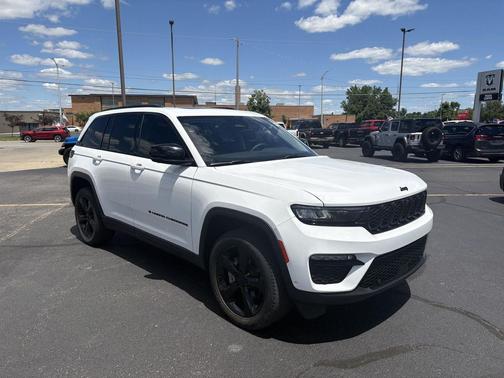 Bright White Clearcoat 2023 Jeep Grand Cherokee Limited
