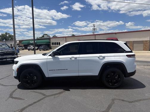Bright White Clearcoat 2023 Jeep Grand Cherokee Limited
