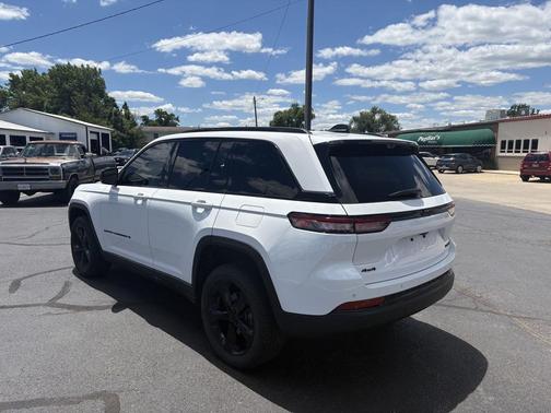 Bright White Clearcoat 2023 Jeep Grand Cherokee Limited