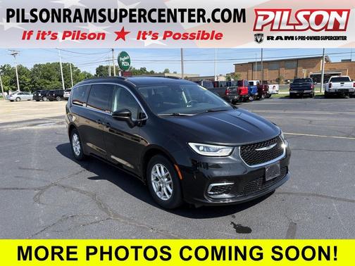 Brilliant Black Crystal Pearlcoat 2022 Chrysler Pacifica Touring L