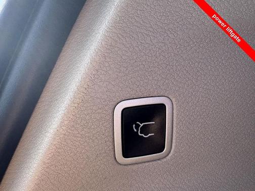 Brilliant Black Crystal Pearlcoat 2022 Chrysler Pacifica Touring L