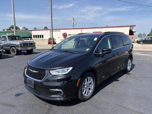 Brilliant Black Crystal Pearlcoat 2022 Chrysler Pacifica Touring L