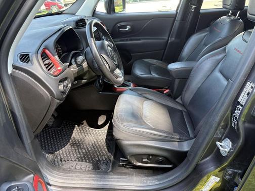 Granite Crystal Metallic Clearcoat 2018 Jeep Renegade Trailhawk