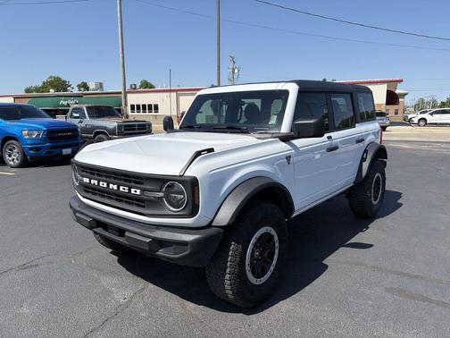 Oxford White 2023 Ford Bronco Base Advanced