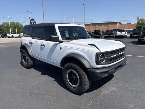Oxford White 2023 Ford Bronco Base Advanced