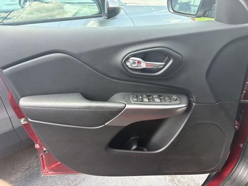Velvet Red Pearlcoat 2021 Jeep Cherokee Latitude Lux