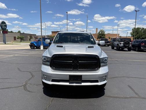 Bright Silver Metallic Clearcoat 2018 RAM 1500 Night Crew Cab 4x4 5'7' Box