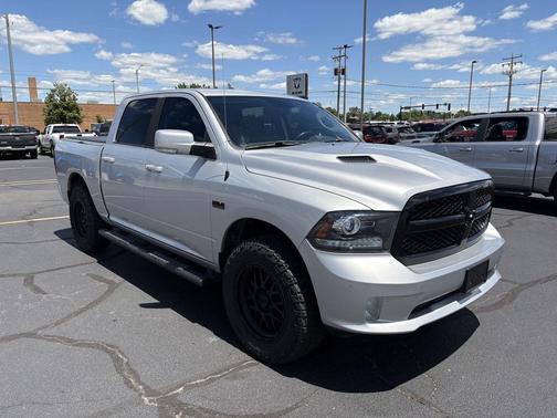 Bright Silver Metallic Clearcoat 2018 RAM 1500 Night Crew Cab 4x4 5'7' Box