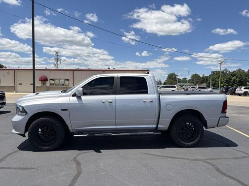 Bright Silver Metallic Clearcoat 2018 RAM 1500 Night Crew Cab 4x4 5'7' Box