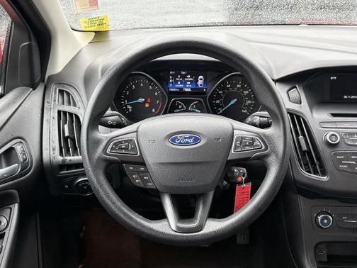 Race Red 2015 Ford Focus SE
