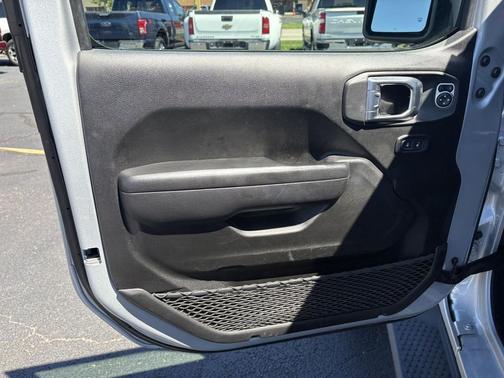 Silver Zynith Clearcoat 2024 Jeep Wrangler Sport S