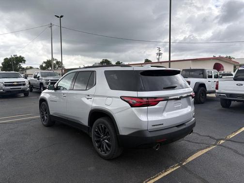 Silver Ice Metallic 2022 Chevrolet Traverse RS