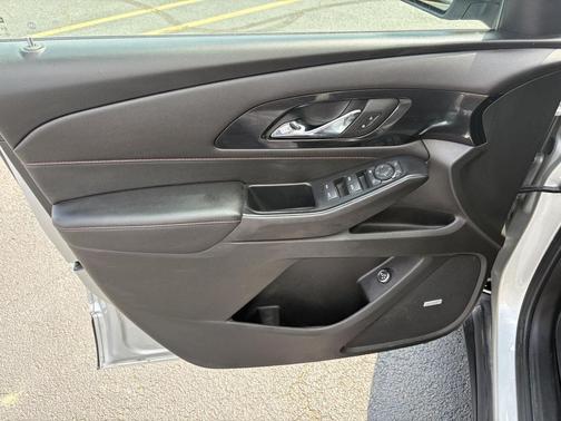 Silver Ice Metallic 2022 Chevrolet Traverse RS