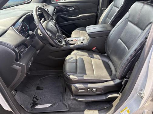 Silver Ice Metallic 2022 Chevrolet Traverse RS
