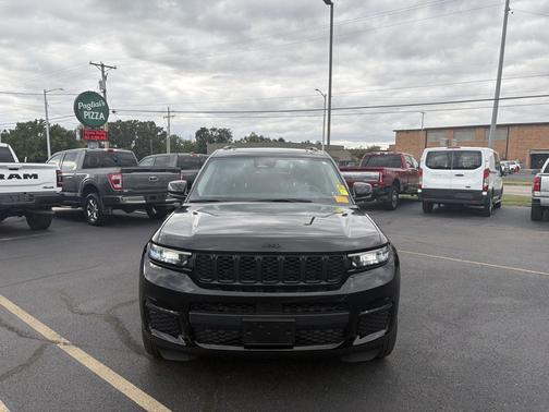 Diamond Black Crystal Pearlcoat 2023 Jeep Grand Cherokee L Limited