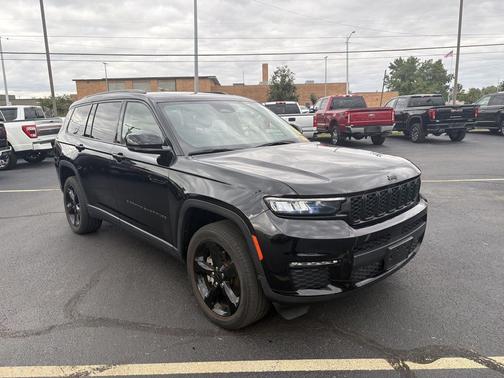 Diamond Black Crystal Pearlcoat 2023 Jeep Grand Cherokee L Limited