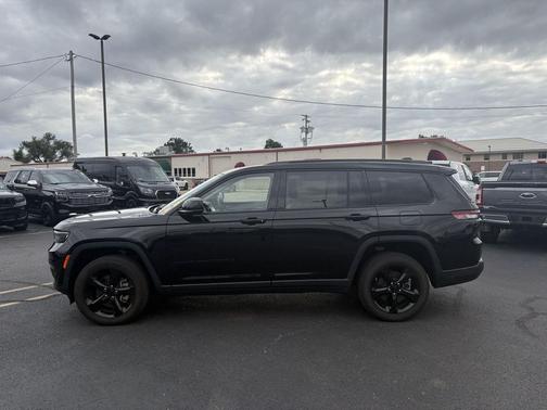 Diamond Black Crystal Pearlcoat 2023 Jeep Grand Cherokee L Limited