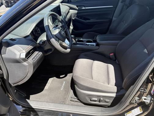 Super Black 2023 Nissan Altima 2.5 SV