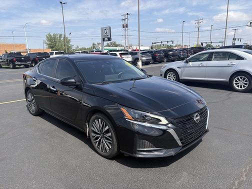 Super Black 2023 Nissan Altima 2.5 SV