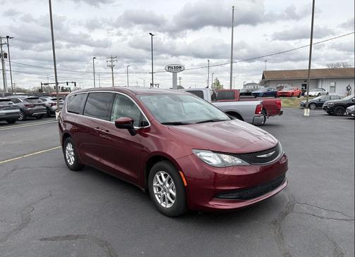 Velvet Red Pearlcoat 2023 Chrysler Voyager LX