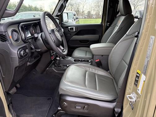 2025 Jeep Gladiator Mojave X