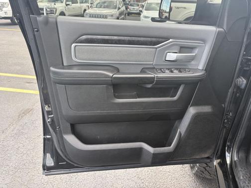 2022 RAM 2500 Big Horn Crew Cab 4x4 6'4' Box