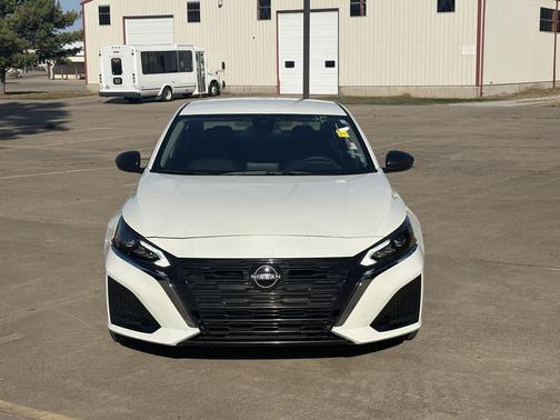 Glacier White 2025 Nissan Altima SV FWD