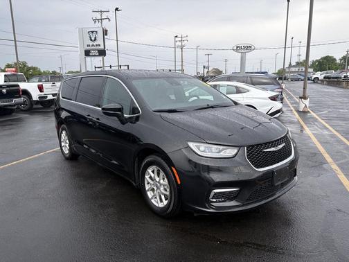 Diamond Black Crystal Pearlcoat 2025 Chrysler Pacifica L