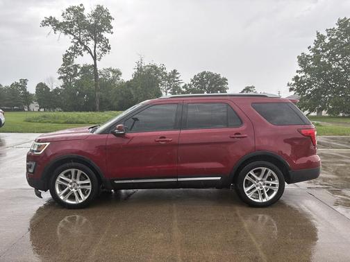 White Platinum Metallic Tri-Coat 2017 Ford Explorer XLT