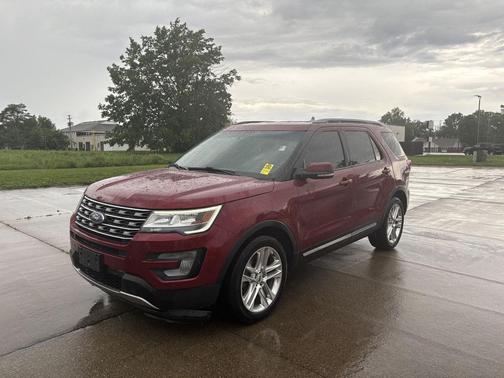 White Platinum Metallic Tri-Coat 2017 Ford Explorer XLT
