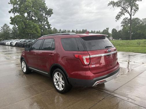 White Platinum Metallic Tri-Coat 2017 Ford Explorer XLT