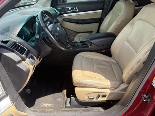 White Platinum Metallic Tri-Coat 2017 Ford Explorer XLT