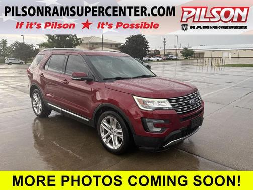 White Platinum Metallic Tri-Coat 2017 Ford Explorer XLT