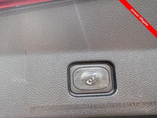 White Platinum Metallic Tri-Coat 2017 Ford Explorer XLT