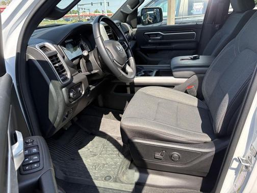 Bright White Clearcoat 2022 RAM 1500 Big Horn/Lone Star